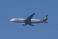 Alitalia（アリタリア-イタリア航空）BOEING　777-200ER撮影地：泉大津人工島（助松埠頭）